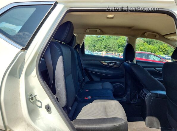 JN8AT2MVXHW026406 2017 NISSAN ROGUE Белый Вид задней части салона