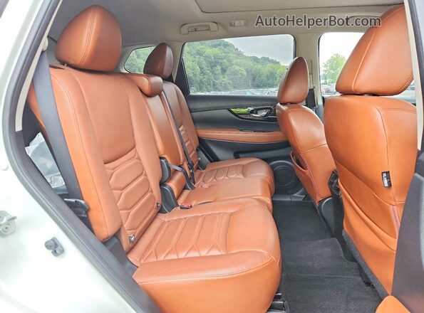JN8AT2MVXHW282982 2017 NISSAN ROGUE Белый Вид задней части салона