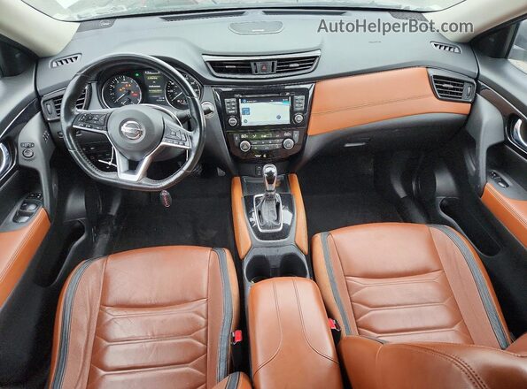 JN8AT2MVXHW282982 2017 NISSAN ROGUE Белый Вид панели приборов