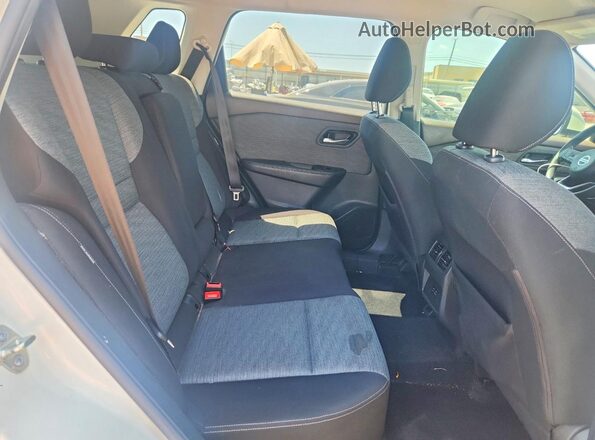 JN8AT3BA9MW001321 2021 NISSAN ROGUE Белый Вид задней части салона