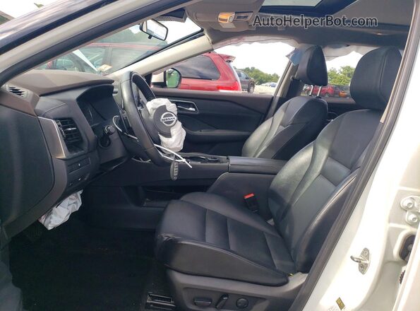 JN8AT3BB8MW236494 2021 NISSAN ROGUE Белый Вид салона спереди