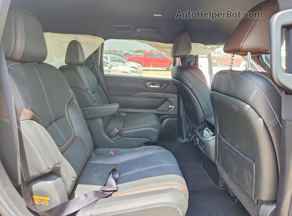 JN8AY3BA7T9030752 2026 NISSAN ARMADA Black Widok wnętrza z tyłu
