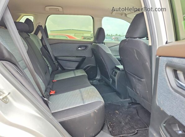 JN8BT3BA0PW431795 2023 NISSAN ROGUE Серебряный Вид задней части салона
