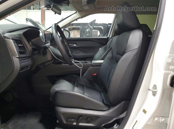 JN8BT3BB0RW439858 2024 NISSAN ROGUE White წინა სალონის ხედი