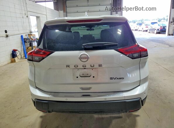 JN8BT3BB0RW439858 2024 NISSAN ROGUE White უკანა ხედი