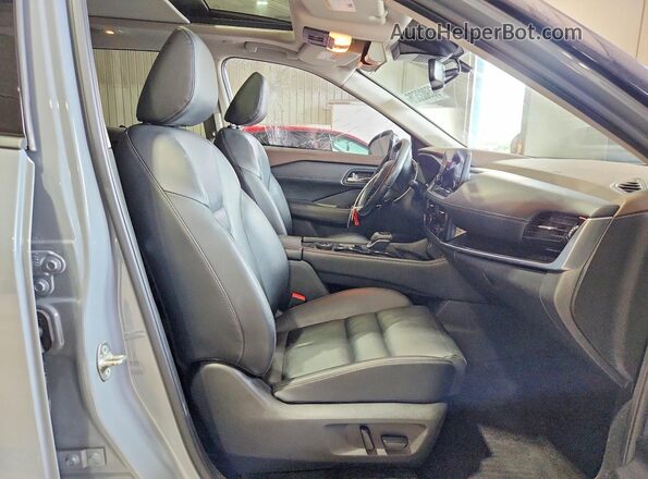 JN8BT3CB0PW182339 2023 NISSAN ROGUE Gray Widok wnętrza z przodu