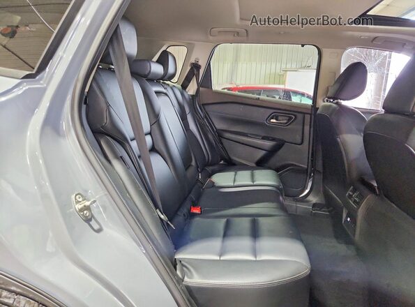 JN8BT3CB0PW182339 2023 NISSAN ROGUE Gray Widok wnętrza z tyłu