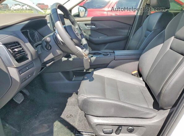 JN8BT3CB1PW213775 2023 NISSAN ROGUE Белый Вид салона спереди