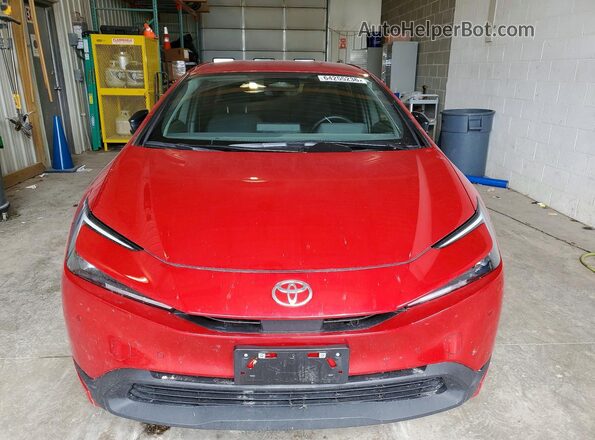 JTDACAAU5R3046597 2024 TOYOTA PRIUS Красный Вид спереди