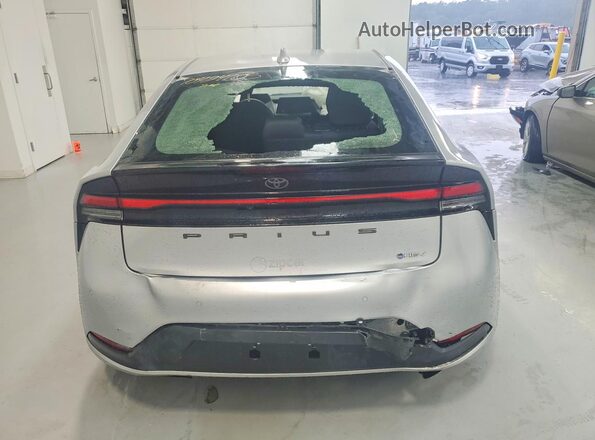 JTDACAAU6P3007546 2023 TOYOTA PRIUS Silver Հետևի տեսք