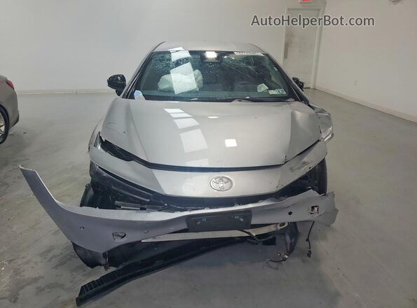 JTDACAAU6P3007546 2023 TOYOTA PRIUS Silver Դիմացի տեսք