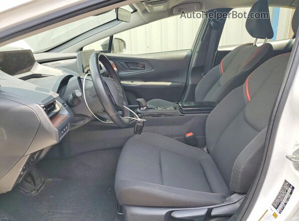 JTDACACU5P3000732 2023 TOYOTA PRIUS Белый Вид салона спереди