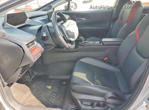 JTDACACUXS3040264 2025 TOYOTA PRIUS Серебряный Вид салона спереди