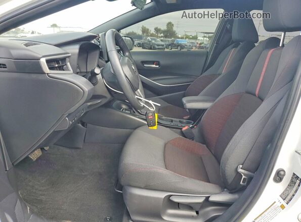 JTDBCMFE2R3048525 2024 TOYOTA COROLLA White Вид салону спереду