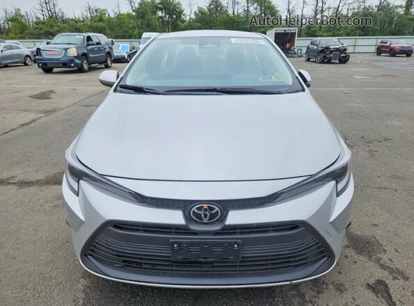 JTDBCMFE2T3137678 2026 TOYOTA COROLLA Серебряный Вид спереди
