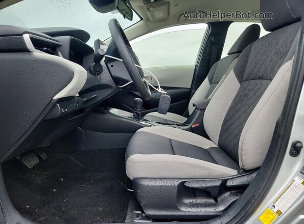 JTDBCMFE2T3137678 2026 TOYOTA COROLLA Серебряный Вид салона спереди