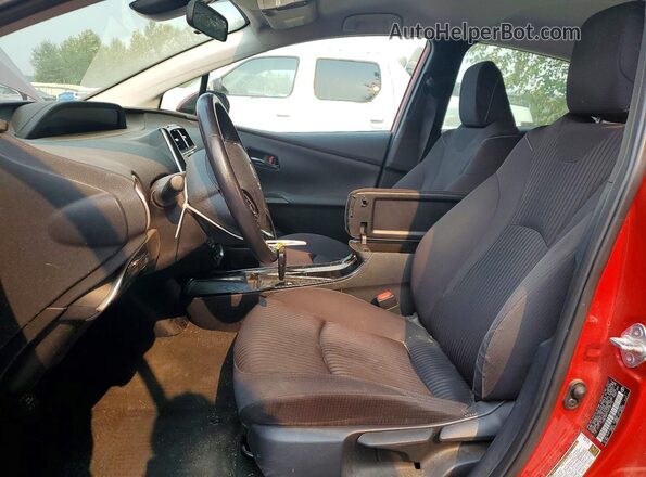 JTDKAMFP7M3186142 2021 TOYOTA PRIUS Красный Вид салона спереди