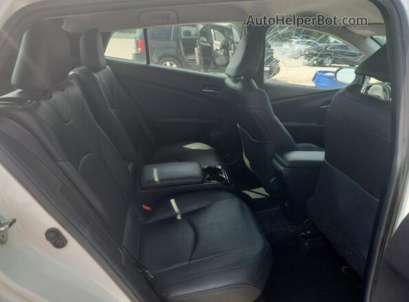 JTDKARFP0H3060031 2017 TOYOTA PRIUS White Vista de los asientos traseros