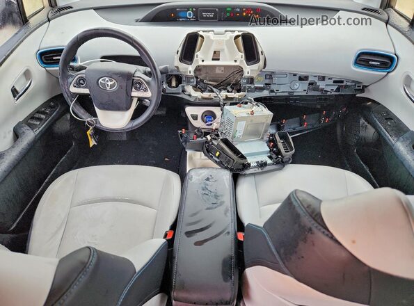 JTDKARFP0K3118727 2019 TOYOTA PRIUS Silver Dashboard view