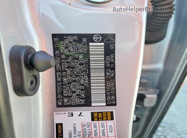 JTDKARFP2J3101782 2018 TOYOTA PRIUS Silver Vista del compartimento del motor
