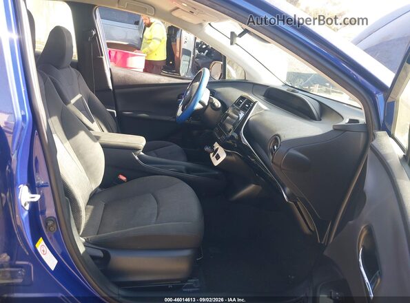 JTDKARFUXH3051701 2017 TOYOTA PRIUS Blue Front interior view