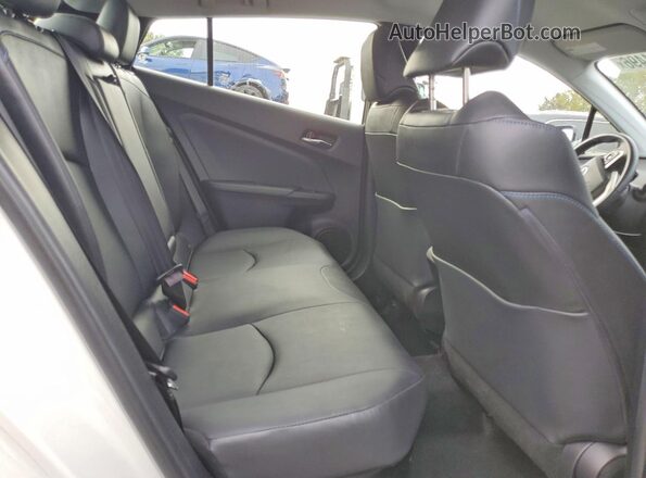 JTDKARFUXH3052735 2017 TOYOTA PRIUS Белый Вид задней части салона