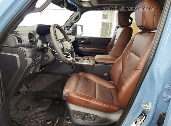 JTEABFAJ0TK054685 2026 TOYOTA LAND Синий Вид салона спереди