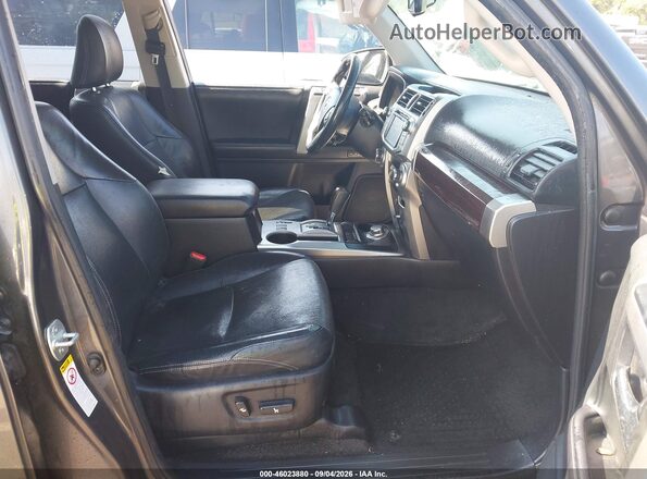 JTEBU5JR2G5349791 2016 TOYOTA 4RUNNER Gray Widok wnętrza z przodu