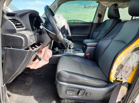 JTEBU5JR7H5462525 2017 TOYOTA 4RUNNER Gray Front interior view