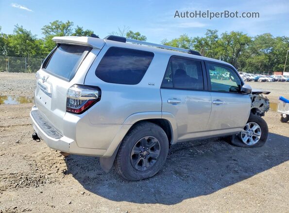 JTEEU5JR3R5311373 2024 TOYOTA 4RUNNER Silver Tył prawy