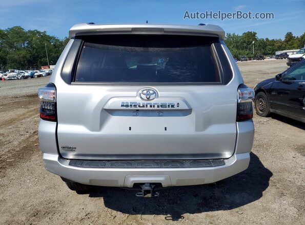 JTEEU5JR3R5311373 2024 TOYOTA 4RUNNER Silver Widok z tyłu