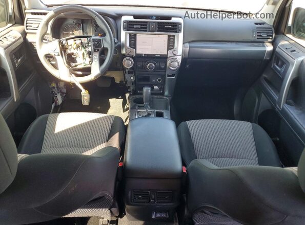 JTEEU5JR3R5311373 2024 TOYOTA 4RUNNER Silver Widok deski rozdzielczej