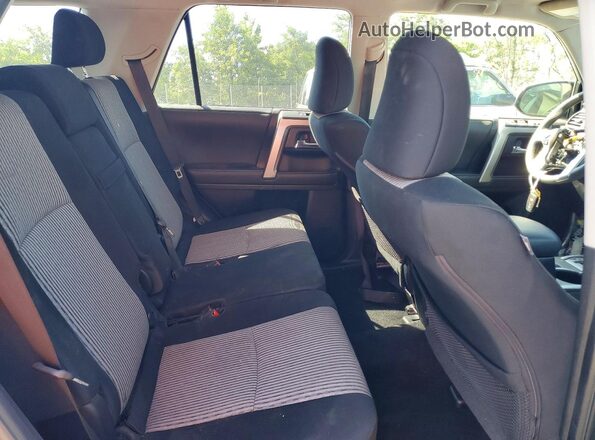 JTEEU5JR3R5311373 2024 TOYOTA 4RUNNER Silver Widok wnętrza z tyłu