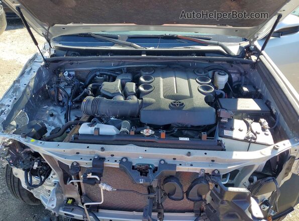 JTEEU5JR3R5311373 2024 TOYOTA 4RUNNER Silver Widok komory silnika
