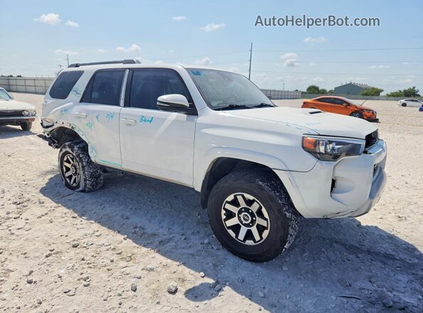 JTERU5JR8M5939049 2021 TOYOTA 4RUNNER White Przód prawy