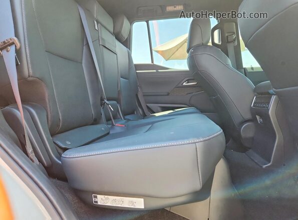 JTJTBCDX2R5002376 2024 LEXUS GX White Vista interior trasera