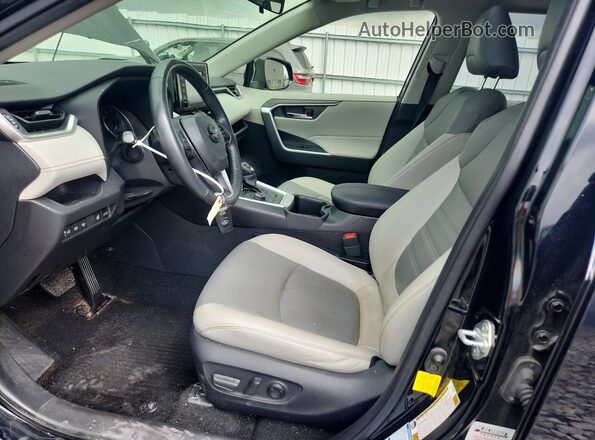 JTMB6RFV9ND070479 2022 TOYOTA RAV4 Черный Вид салона спереди