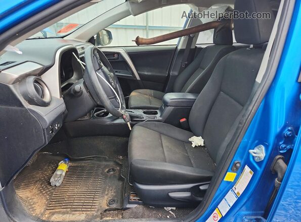 JTMBFREV0HJ713857 2017 TOYOTA RAV4 Blue წინა სალონის ხედი