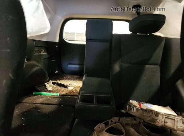JTMBFREV2HJ135485 2017 TOYOTA RAV4 Gray Widok tylnych siedzeń