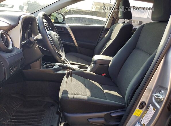 JTMBFREV7JJ196451 2018 TOYOTA RAV4 Серебряный Вид салона спереди