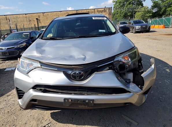JTMBFREV7JJ196451 2018 TOYOTA RAV4 Серебряный Вид спереди