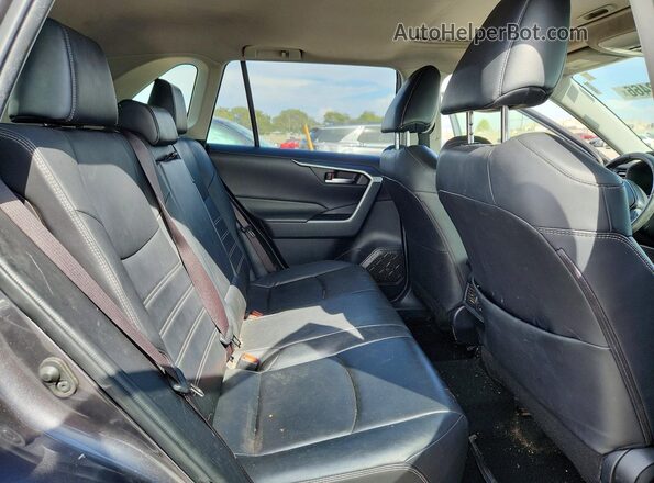 JTMC1RFVXKJ002417 2019 TOYOTA RAV4 Серый Вид задней части салона