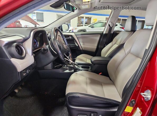 JTMDFREV8JD238522 2018 TOYOTA RAV4 Бордовый Вид салона спереди