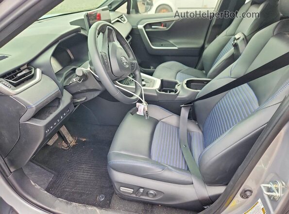 JTME6RFV0SD573200 2025 TOYOTA RAV4 Silver Вид салону спереду