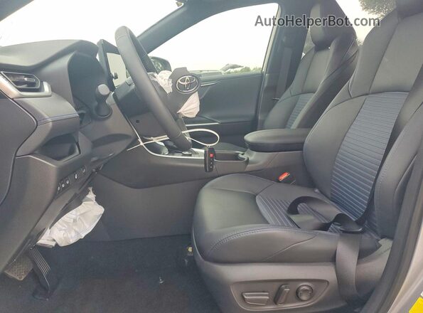 JTME6RFVXSJ090847 2025 TOYOTA RAV4 Silver Widok wnętrza z przodu