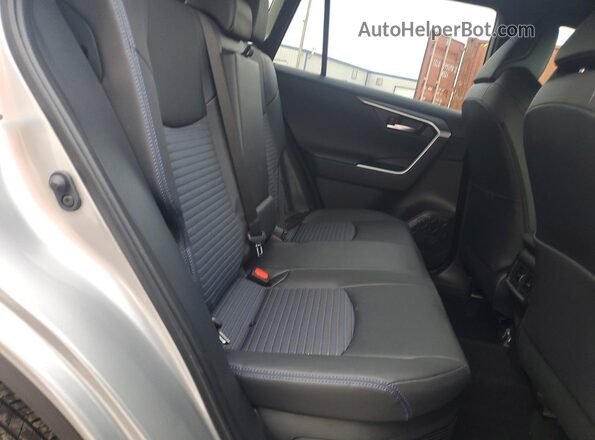 JTME6RFVXSJ090847 2025 TOYOTA RAV4 Silver Widok wnętrza z tyłu