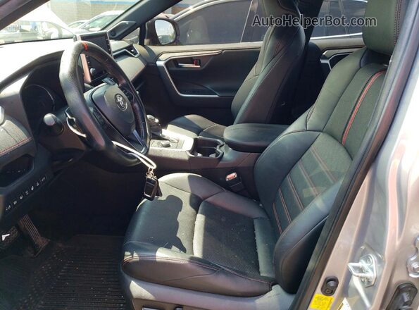 JTMFB3FV6MD053843 2021 TOYOTA RAV4 Серебряный Вид салона спереди