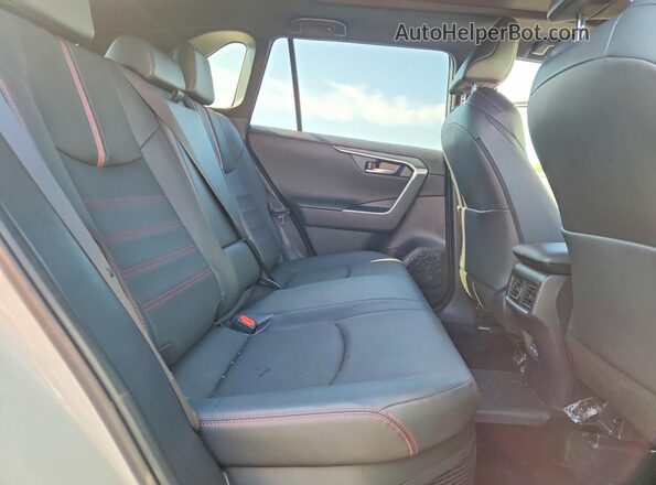 JTMFB3FV8SD281727 2025 TOYOTA RAV4 White Vista interior trasera