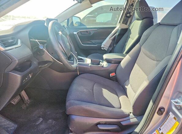 JTMH1RFVXKD004740 2019 TOYOTA RAV4 Серебряный Вид салона спереди