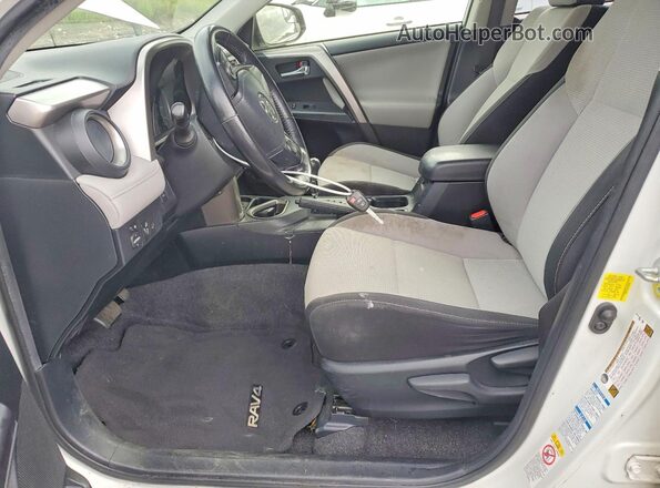 JTMRFREV6HJ136329 2017 TOYOTA RAV4 Белый Вид салона спереди
